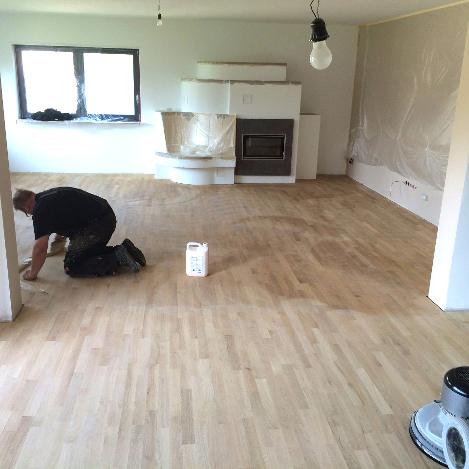 Altbau – Eiche Stabparkett schleifen, kitten und ölen